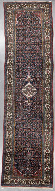GALLERIMATTA, old Hamadan-området. Ca 412 x 111 cm.
