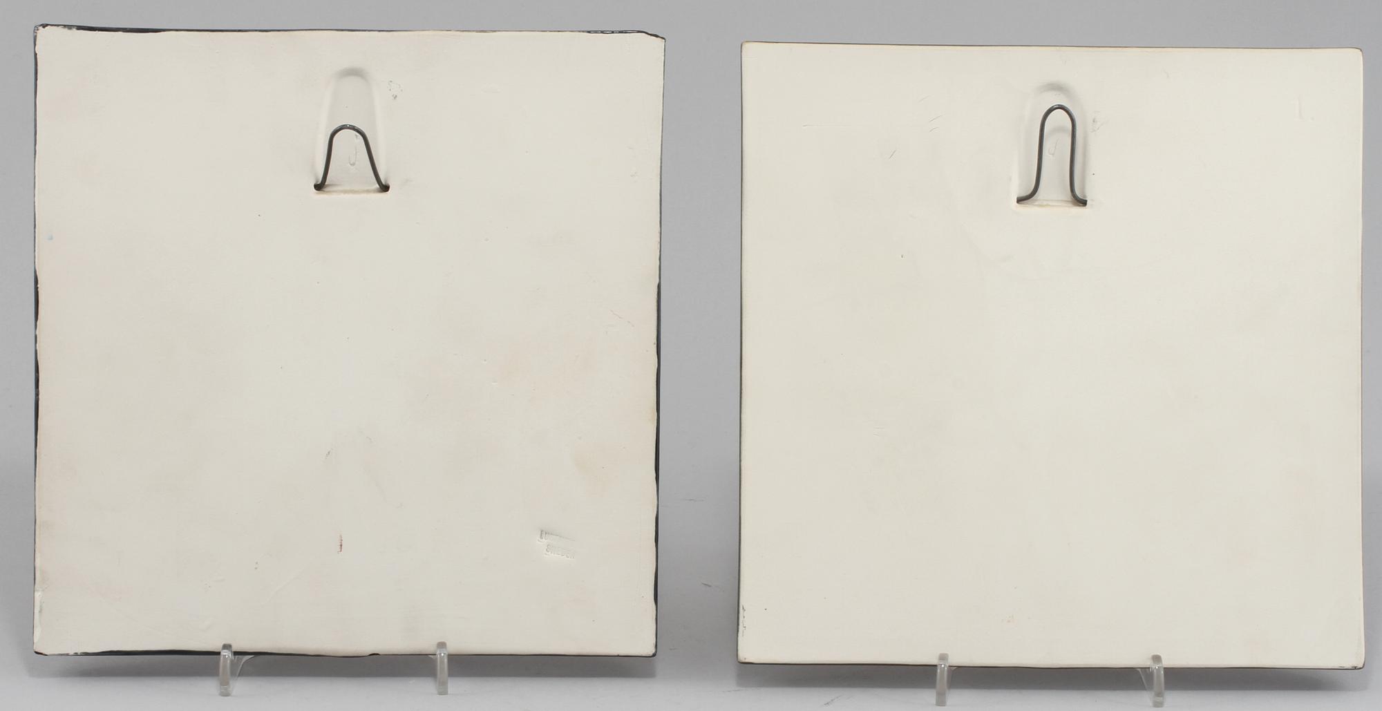 VÄGGRELIEFER, 2 st, stengods, Lisa Larson, 1900-talets andra hälft.