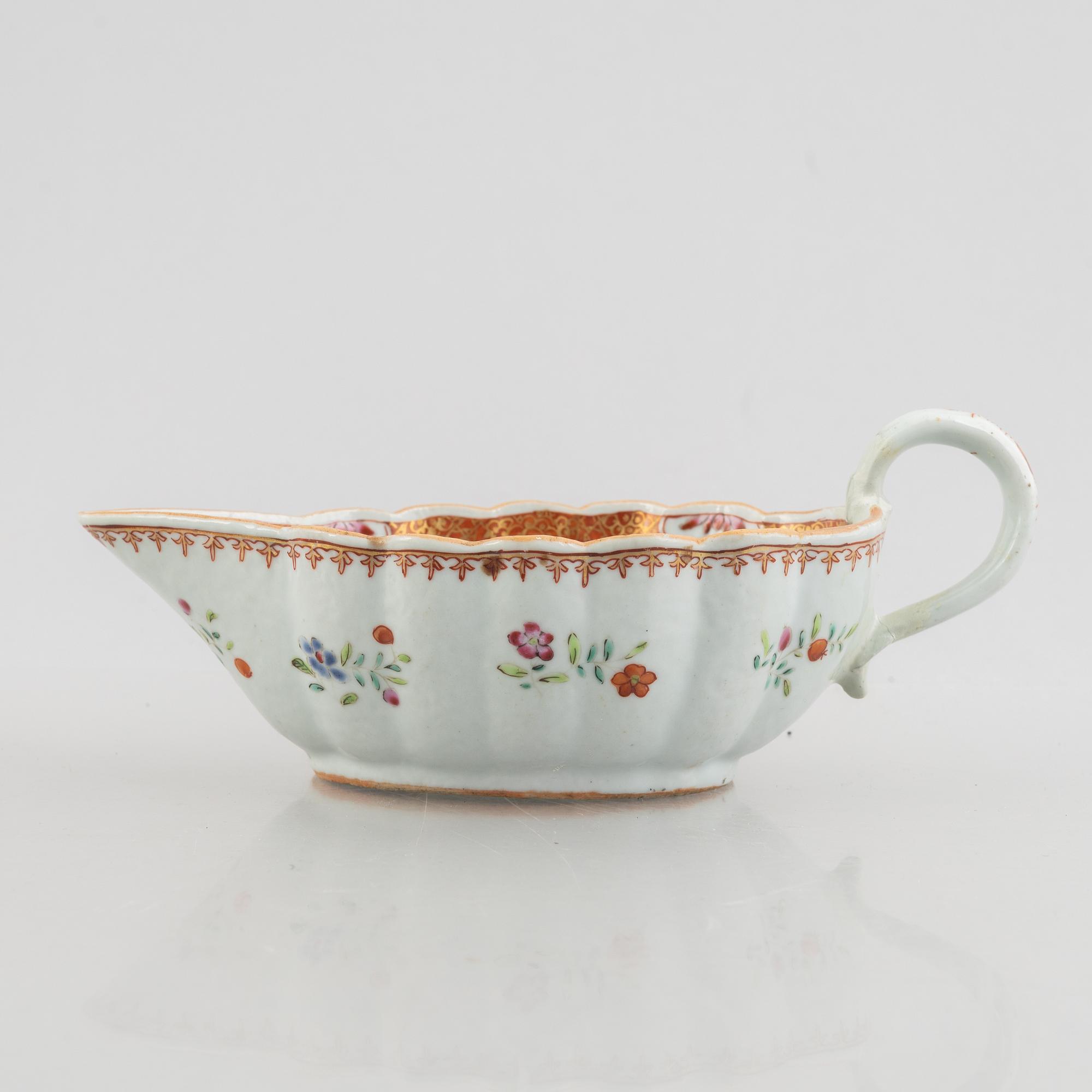 A Chinese famille rose porcelain sauce boat and five dishes, Qing dynasty, 18th and 19th century.