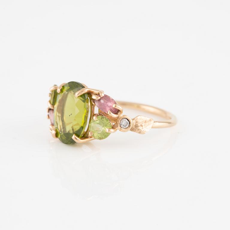 Ring with peridot, pink and green tourmaline, and brilliant-cut diamonds.