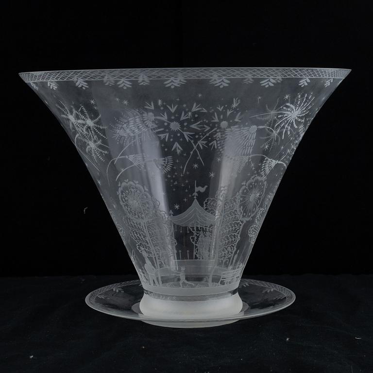 Edward Hald, an engraved glass "Fyrverkeriskål" with plate (fireworks bowl), Orrefors Sweden 1968,