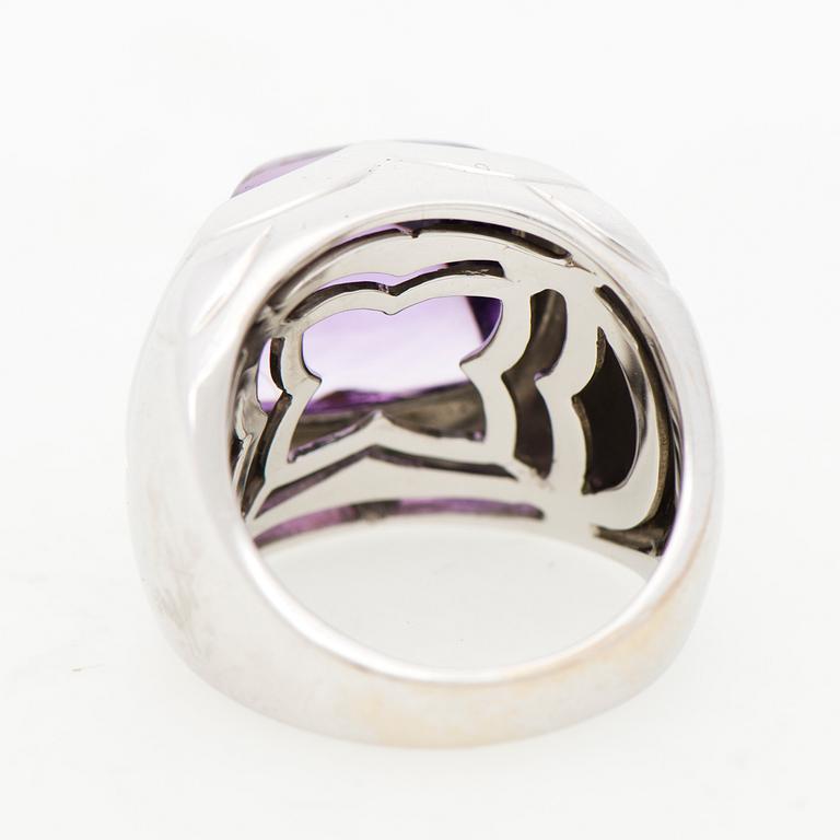 A BULGARI RING, "Pyramid", amethysr, 18K white gold.