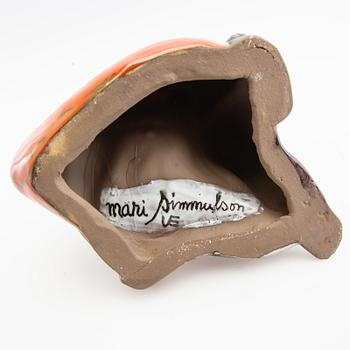 Mari Simmulson, figurine of a seated woman.