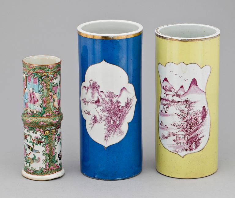 PENSELVASER OCH VAS, 2+1, porslin Kina, 1900-tal samt omkring år 1900.