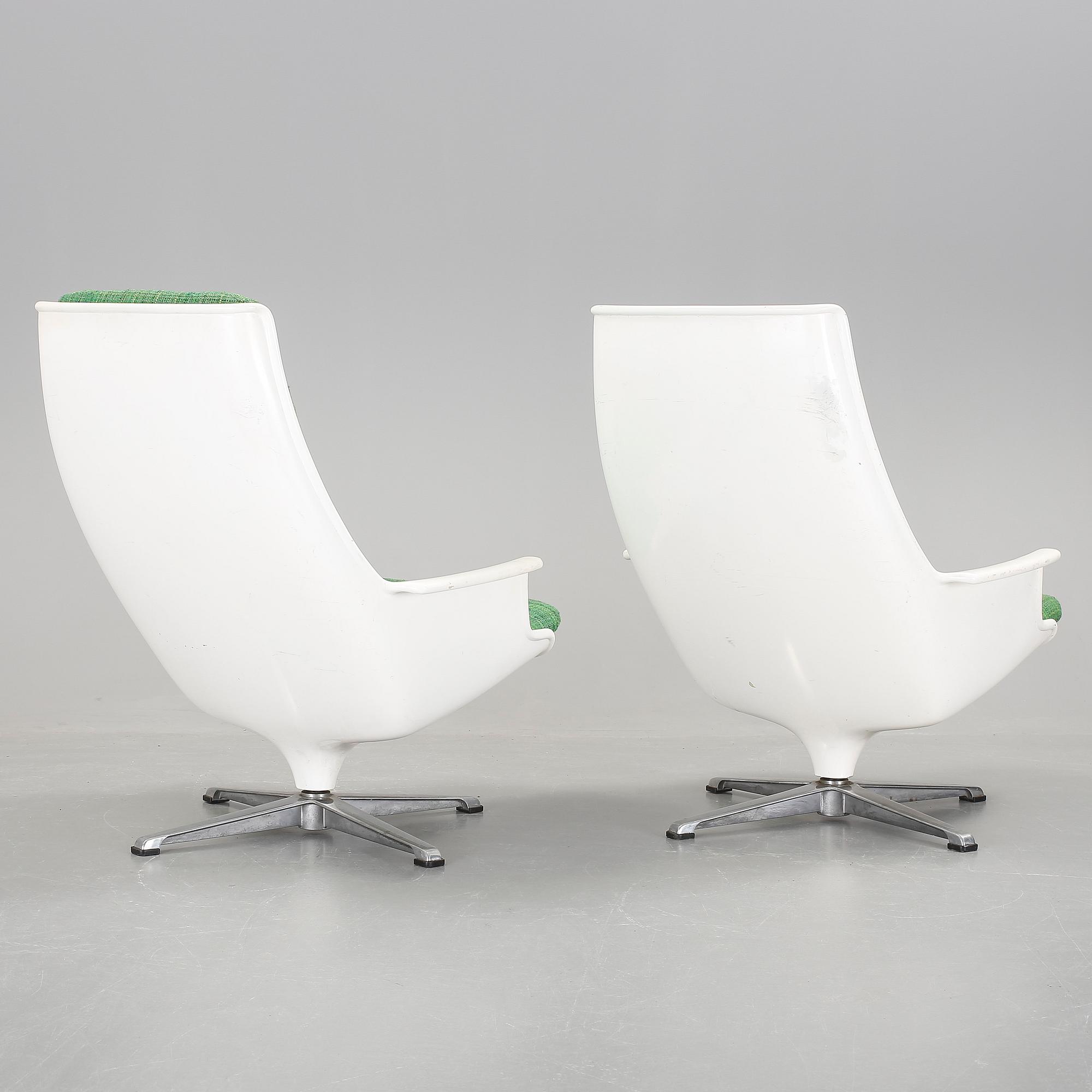 FÅTÖLJER, ett par, möjligen "Galaxy", Alf Svensson & Yngvar Sandström, Dux, 1960-tal.