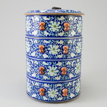 A Chinese polychrome porcelain food container, mid 20th century.