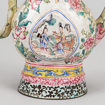 An enamel on copper coffee pot with cover, Qing dynasty, 18th Century.