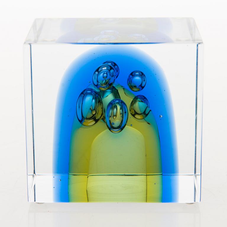 OIVA TOIKKA,  An annual glass cube, signed Oiva Toikka Nuutajärvi 2007 and numbered 346/2000.