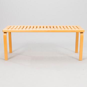 ALVAR AALTO, A bench model 153A for Artek, second half of 20th century. Design year 1945.