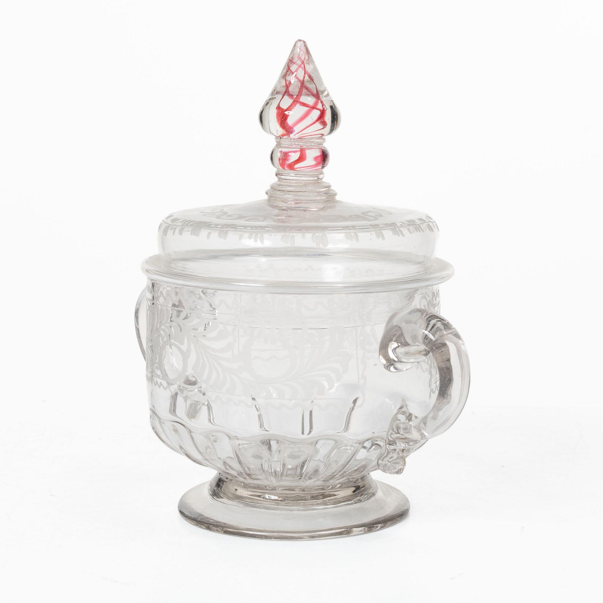 A covered bonbonnière, 18th Century.