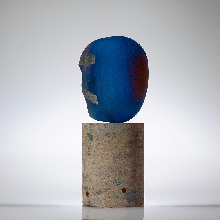 A unique Bertil Vallien sand cast glass sculpture, "Head", Kosta Boda 1999.