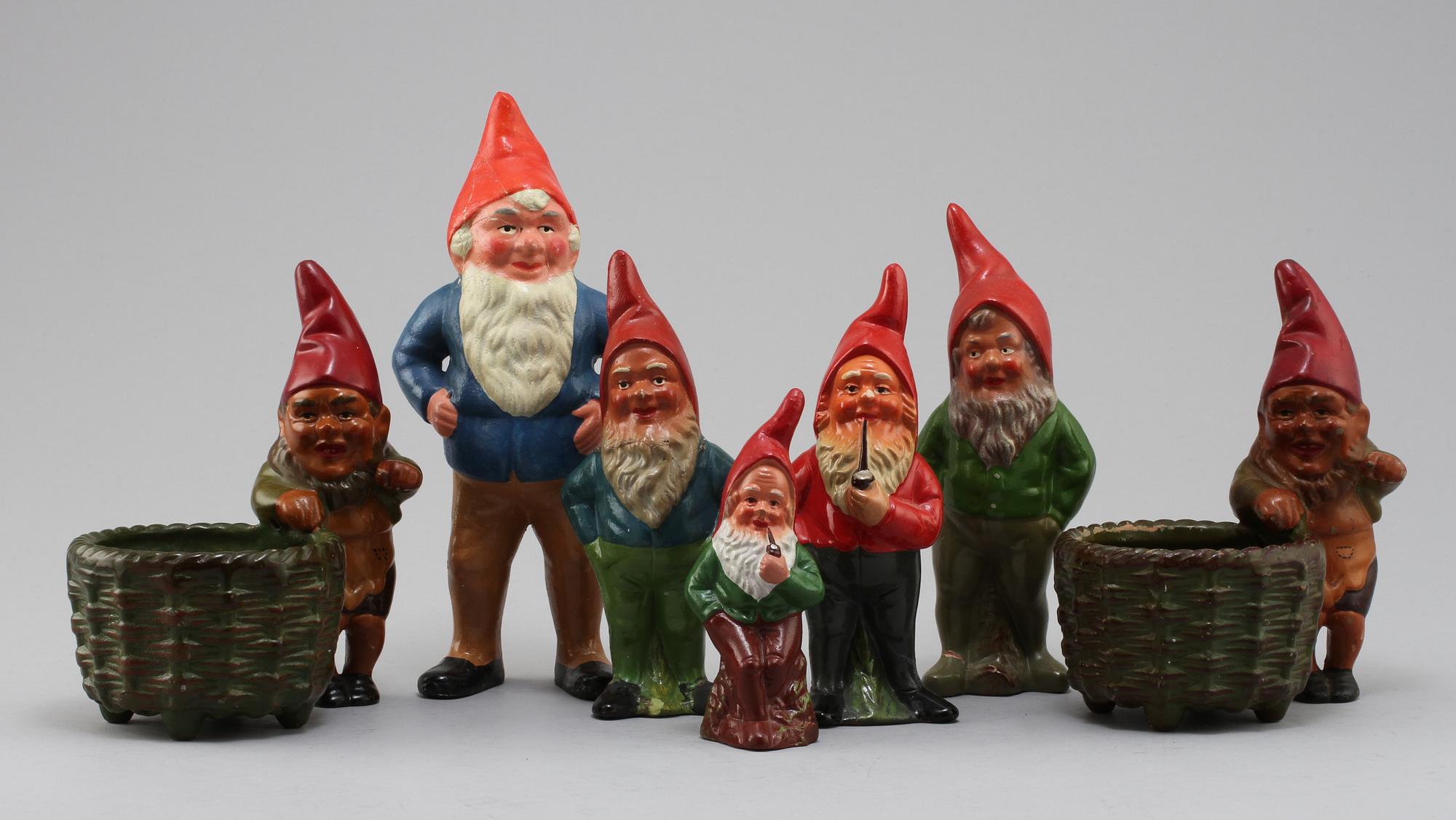 PARTI TOMTAR, 7 st, lergods, 1900-talets första hälft.