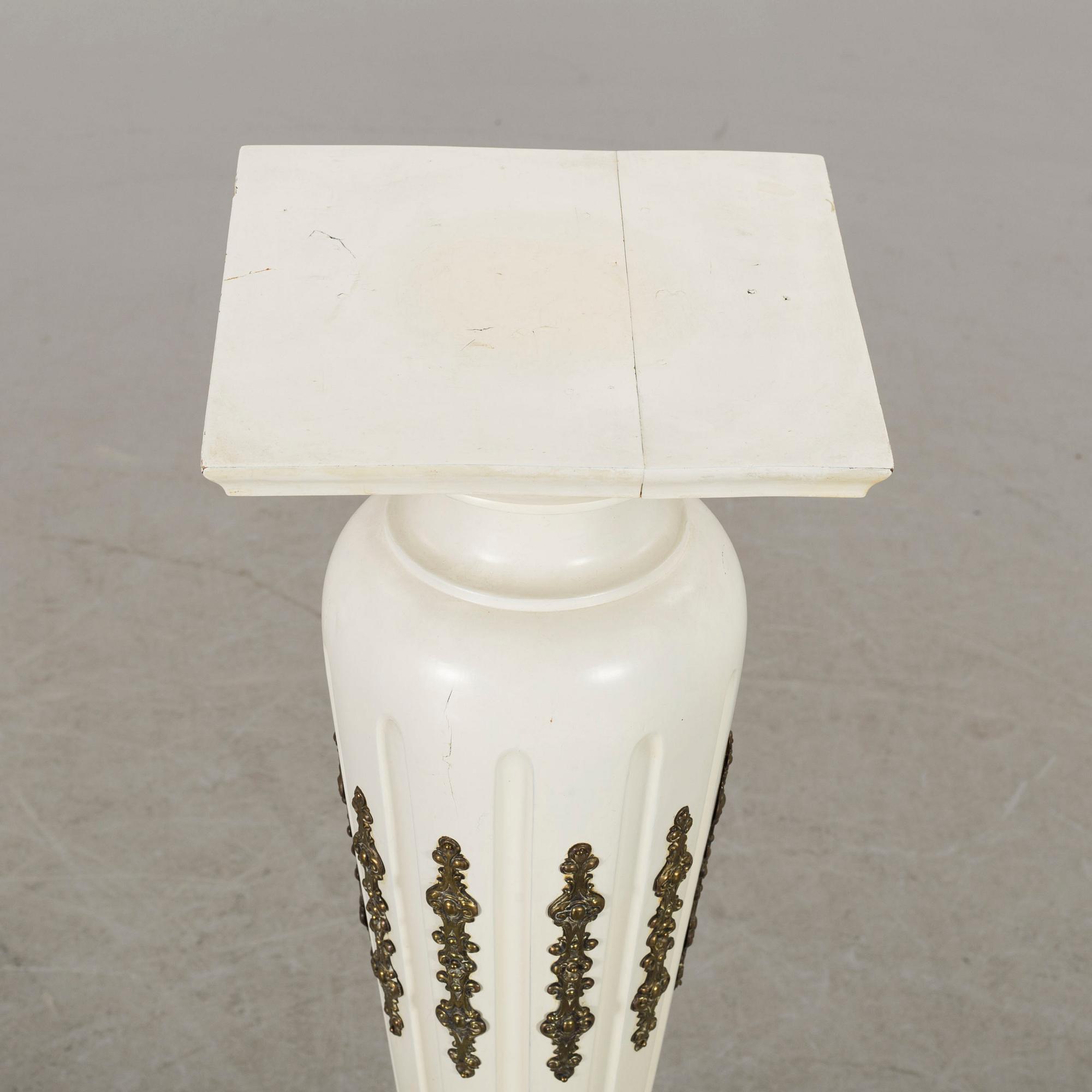 Pedestal, turn of the century 1900.