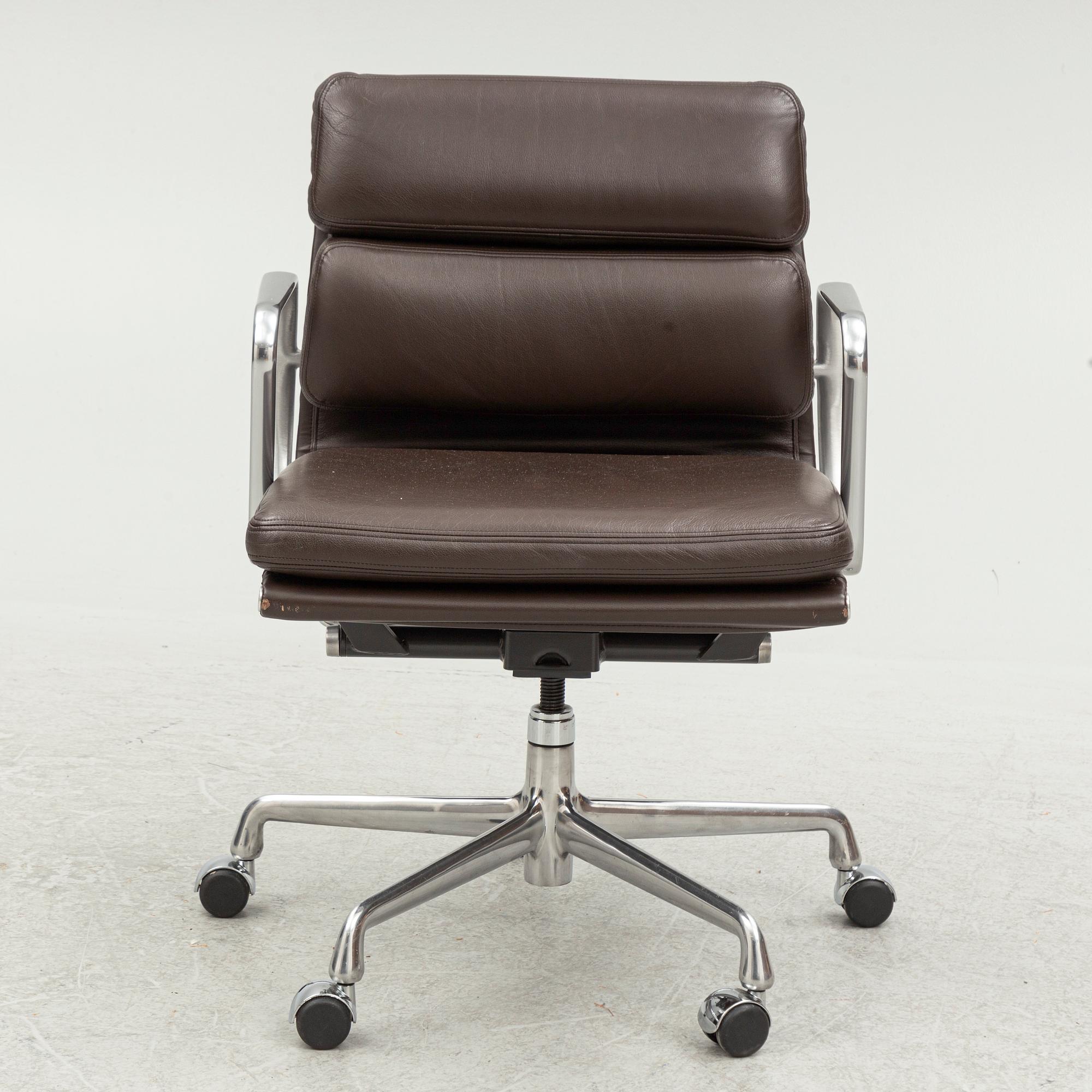 Charles & Ray Eames, skrivbordsstol, "Soft Pad Chair EA 217", Vitra.