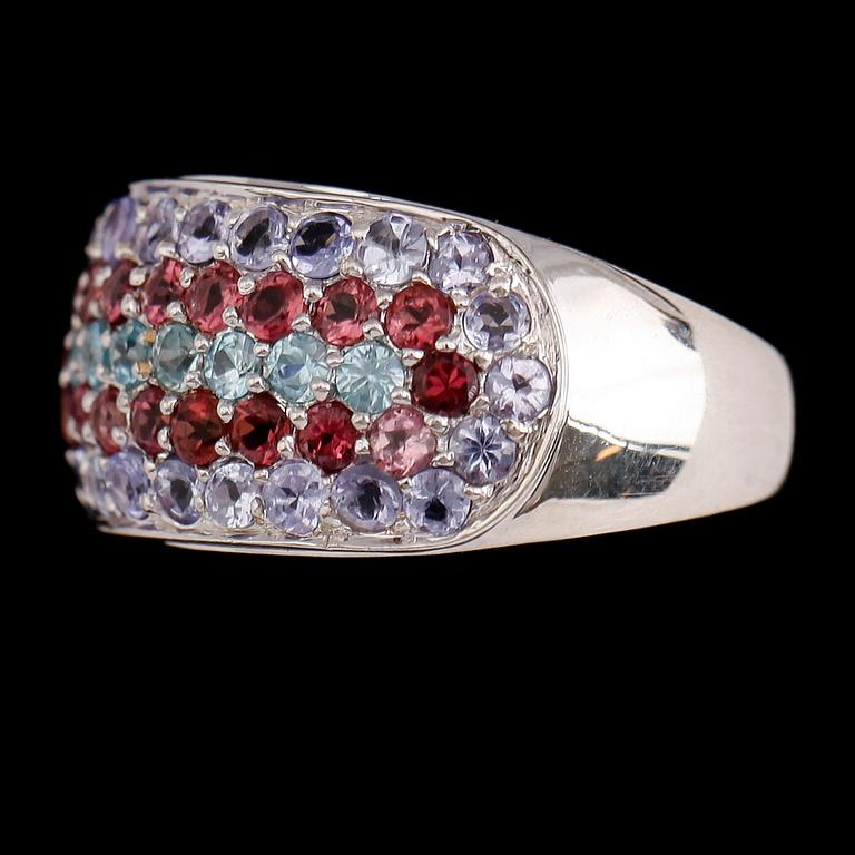 RING, sterlingsilver, tanzaniter, blå topaser, granater, rodoliter.