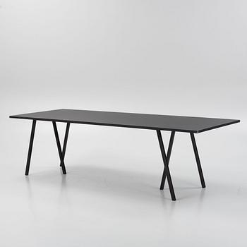 Leif Jørgensen, bord "Loop Stand Table", HAY, Danmark.