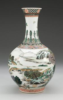 A famille verte vase, late Qing dynasty (1644-1912).