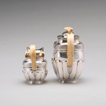 Gustav Lindgren, kaffekanna och gräddkanna, silver, S:t Petersburg 1827.