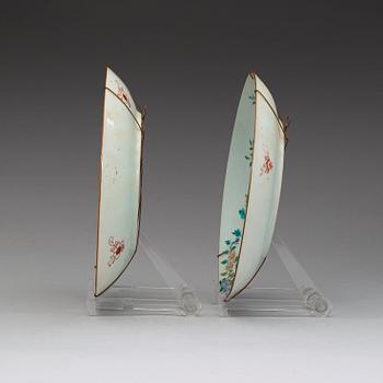 A pair of famille rose chargers, Qing dynasty, Yongzheng (1723-35).