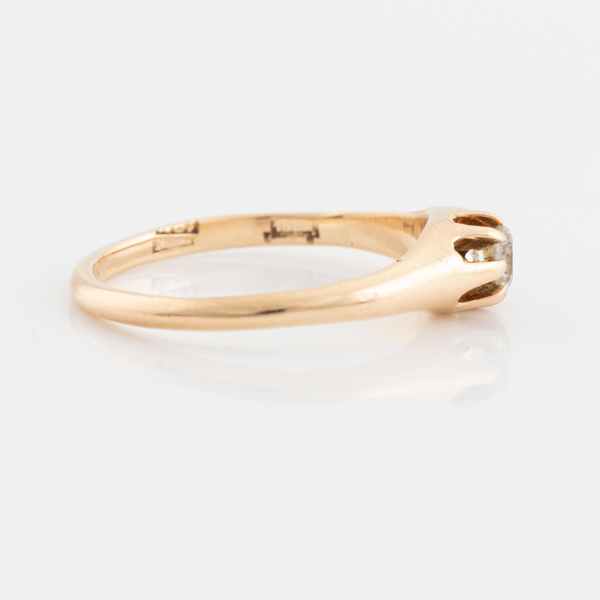 Ring, 18K gold with faceted white stone.