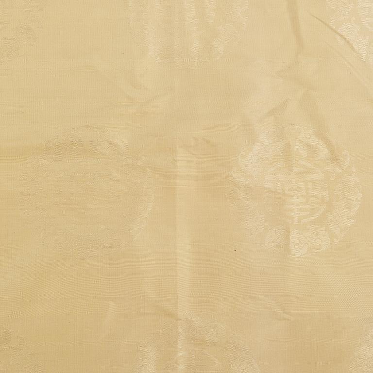 SIDENBRODERI, Kina, omkr år 1900. Ca 205x76.