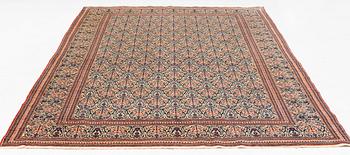 An antique /semi-antique Tabriz carpet, ca 311-315 x 206 cm.
