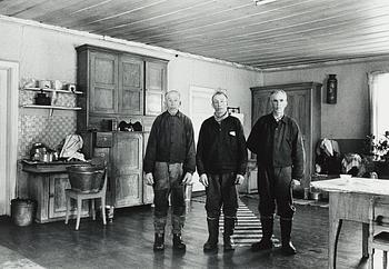 254. Sune Jonsson, "Bröderna Johansson i sitt kök, Öravan, Lycksele kn, februari 1962".