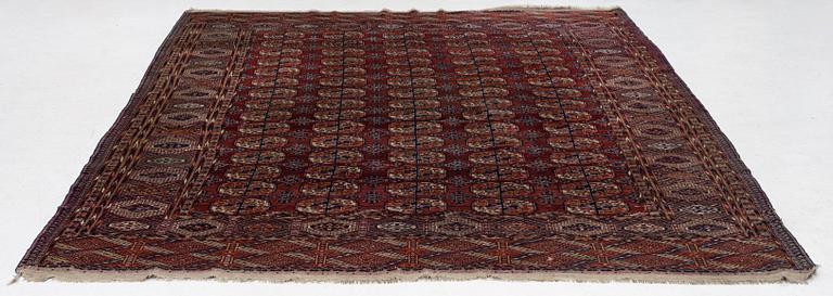 Huvudmatta Tekke Turkmen antik ca 328x232 cm.