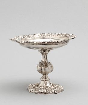 SKÅL PÅ FOT, silver, nyrokoko, Carl Nyström, Stockholm 1856.