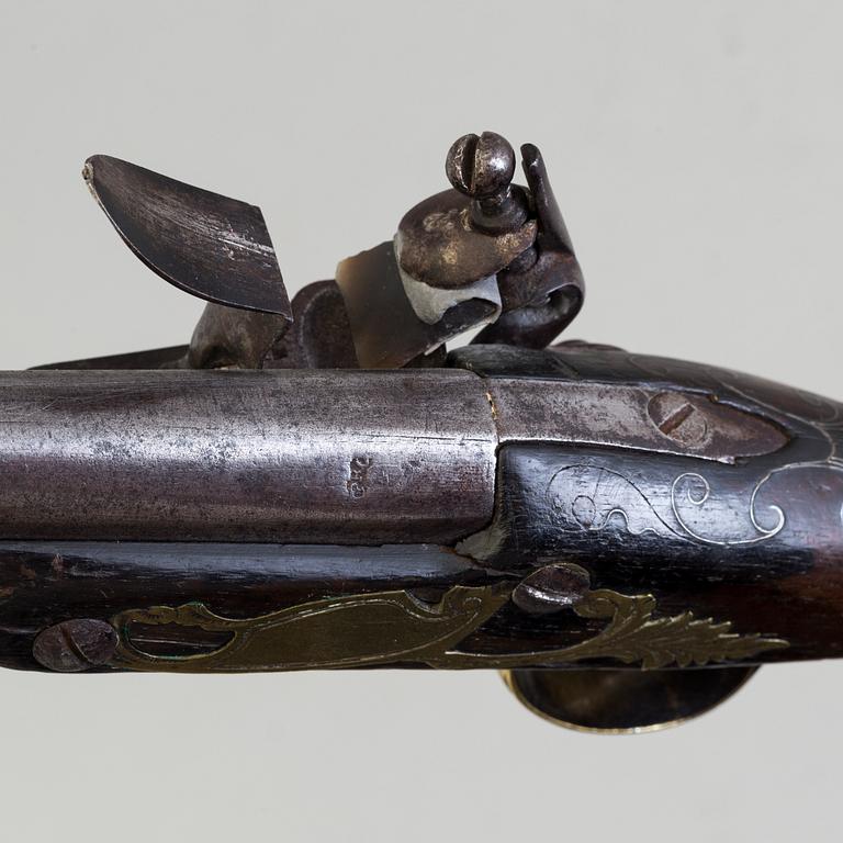 A early 19th century walnut flintlock pistol markt Turner.