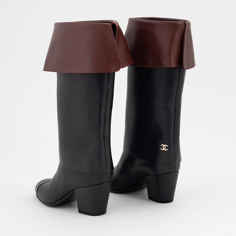 Chanel, a pair of leather boots, Fall/Winter 2020, size 37 1/2.