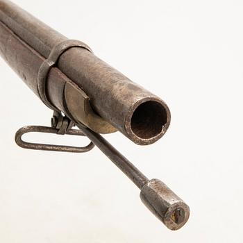 A British percussion gun, probably a shortened 1853 pattern.