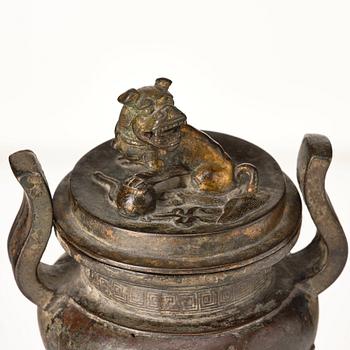 Rökelsekar med lock, brons. Mingdynastin (1368-1644).