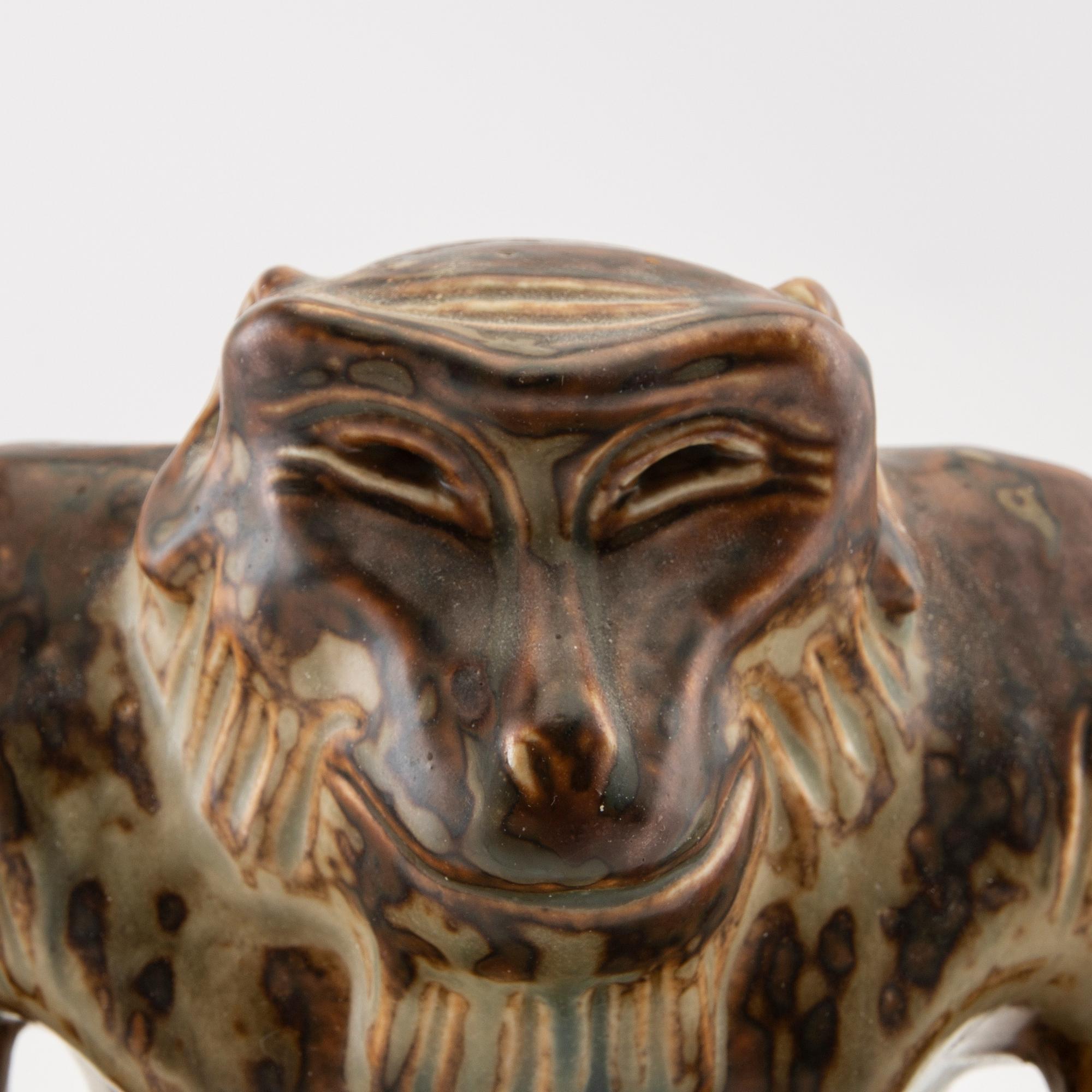 Knud Kyhn, figurin signerad Royal Copenhagen Danmark stengods.