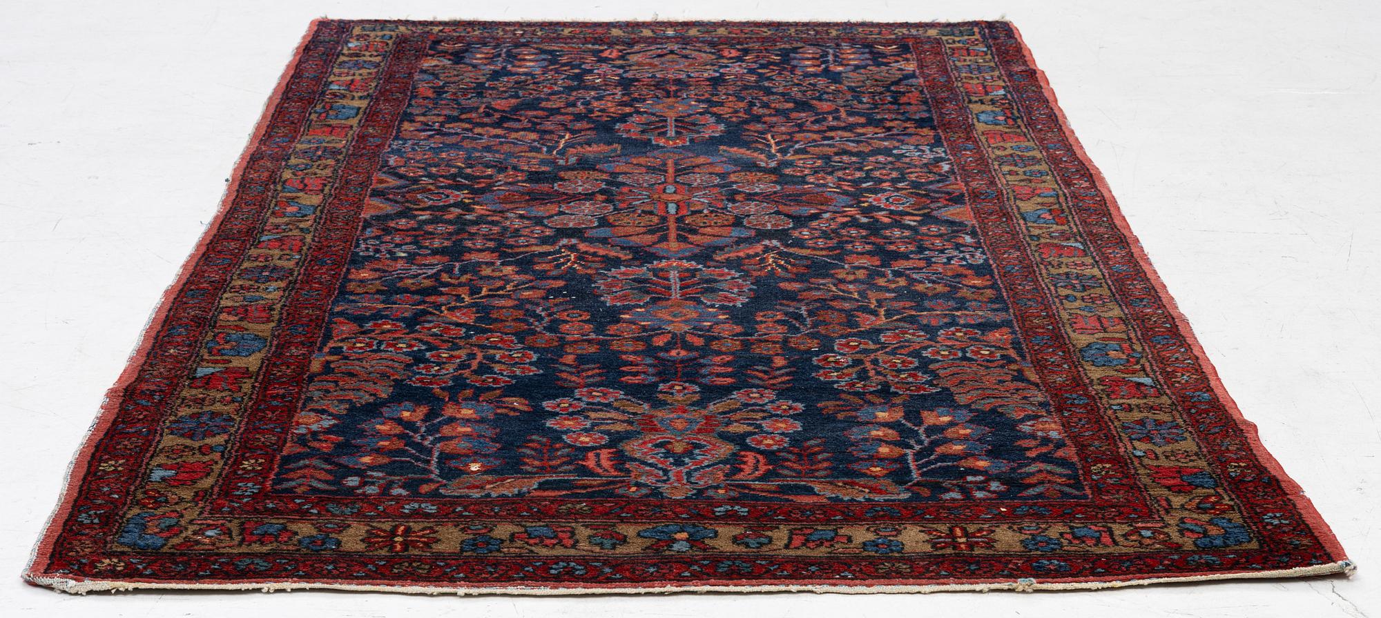 Matta, orientalisk, ca 203 x 119 cm.