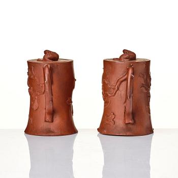 A pair of yixing teapots, Qing dynasty.
