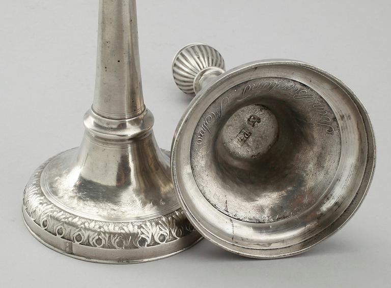 LJUSSTAKAR, 1 par, tenn, Sven Berglund, Malmö 1847.