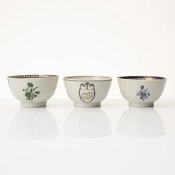 A group of nine Chinese export porcelain cups with stands, Qing dynasty, late 18th century.