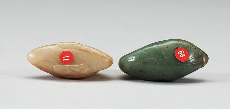 A set of two nephrite figures of ducks, Qing dynasty.