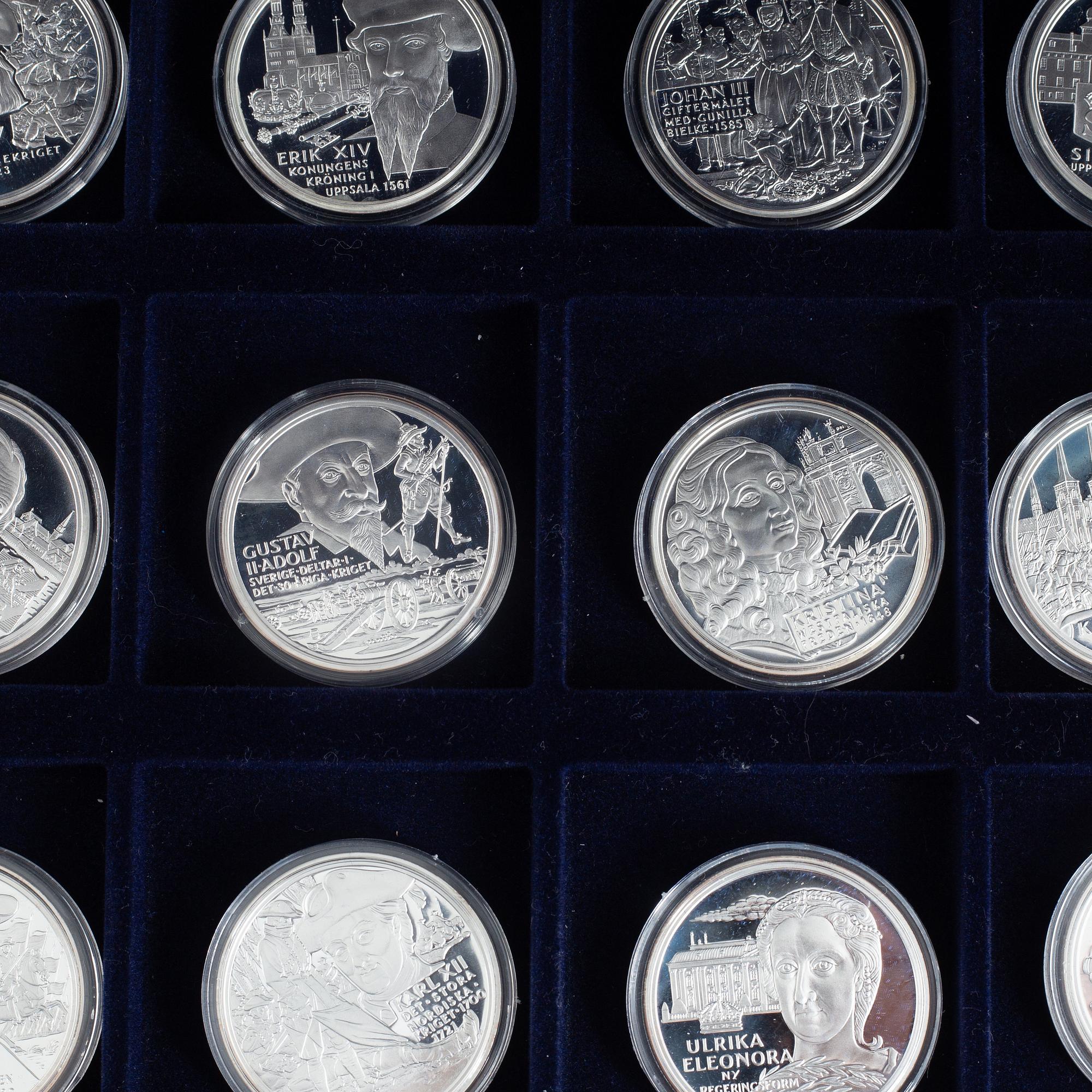 Myntsamling, minnes- och jubileumsmynt, 61 st, mestadels i silver. I tre schatull.