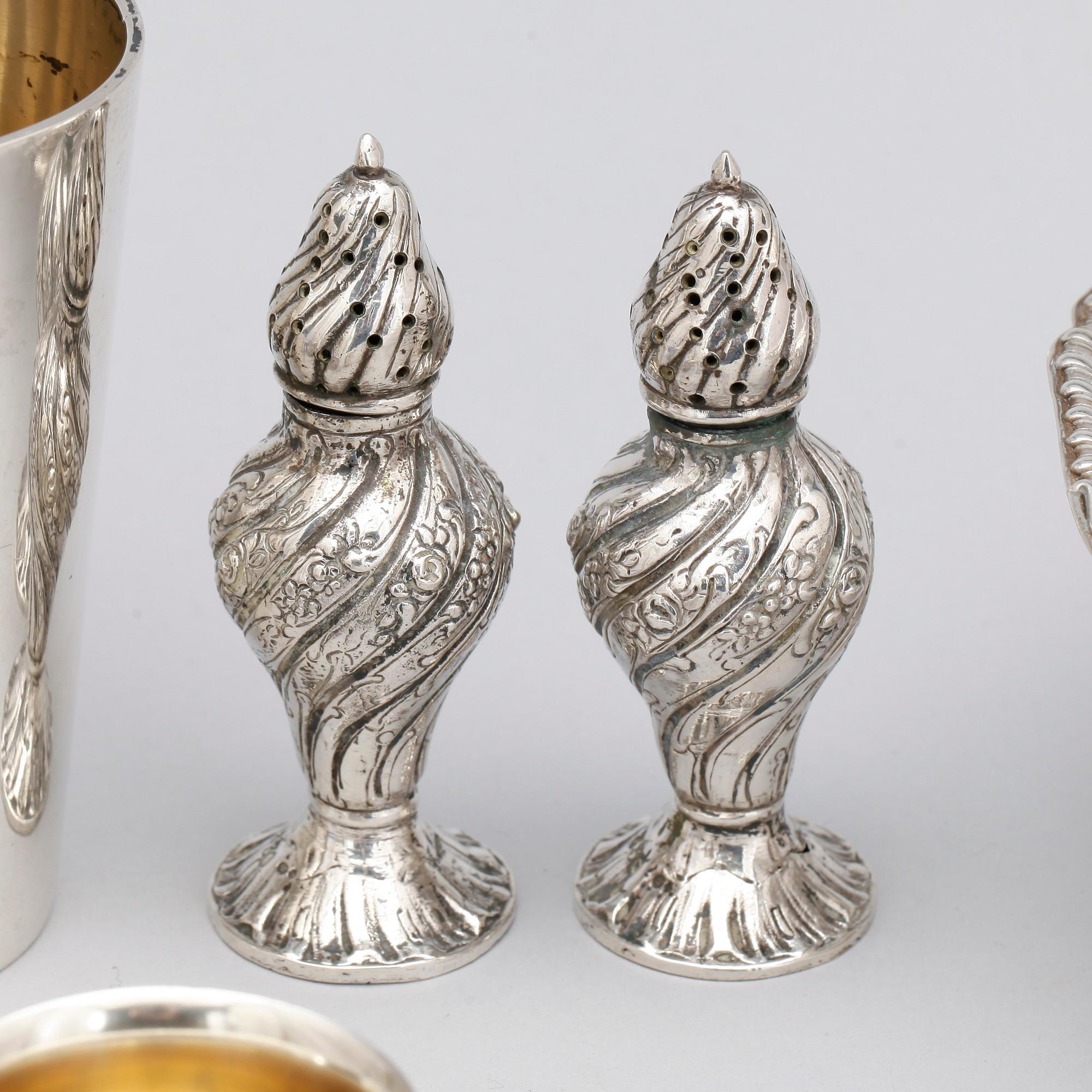 PARTI SILVERFÖREMÅL, 10 st, bla Gustav Janson, 1800-1900-tal. Tot ca 710 gram.