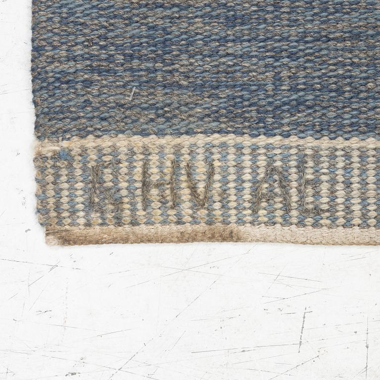 Margareta Åkerberg, matta "Jämtön blå," rölakan, ca 203 x 142 cm,  signerad GHV AB MÅ.