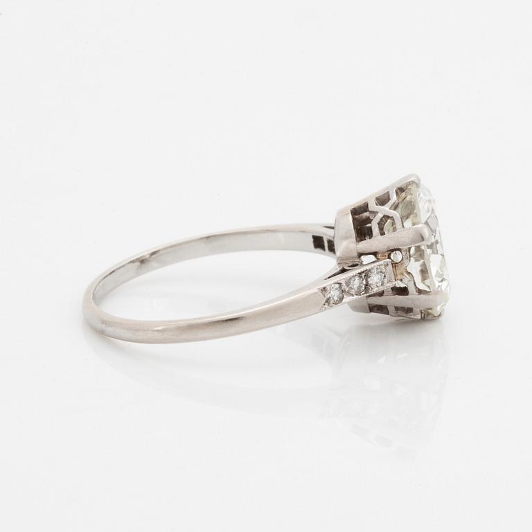 Hugo Strömdahl ring platina med en gammalslipad diamant vikt ca 3.50 ct kvalitet ca I/J si.