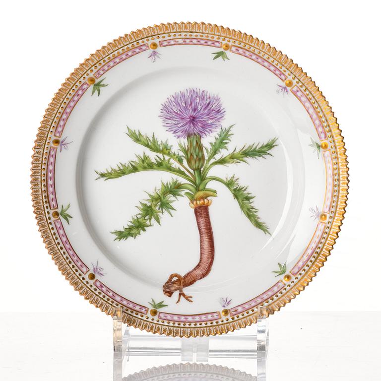 A set of 7 Royal Copenhagen 'Flora Danica' plates, Denmark, 20th Century.