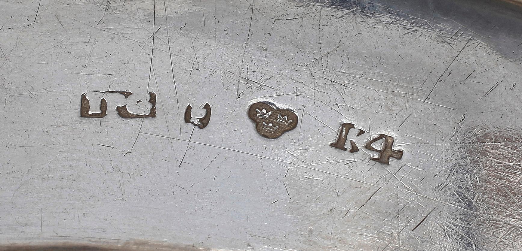 SKÅL samt SOCKERSKÅL, silver, bl a Johan Petter Grönvall, Stockholm. 1840 resp 1912. Total vikt: 861 gram.