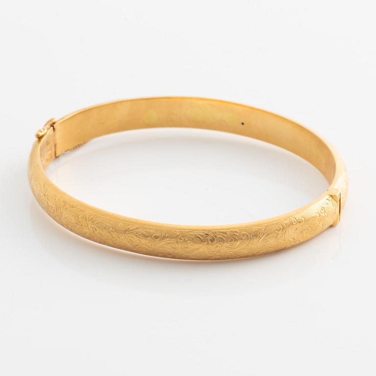 Bangle, 18K gold, Boliden gold, stylized leaf decoration.