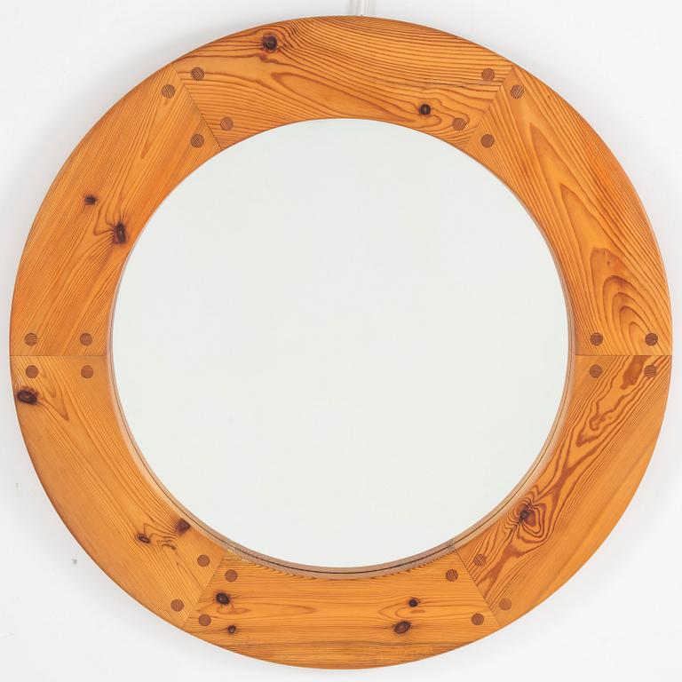 A 1970´s pinewood mirror.