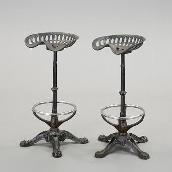 BARSTOLAR, ett par, Invicta, Frankrike, 1900-talets mitt.