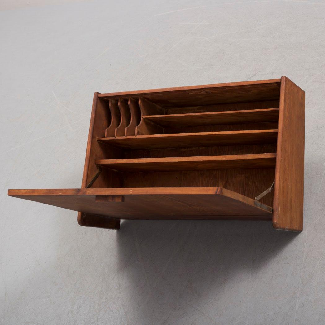 VÄGGSKRIVBORD. Funkis, omkring 1900-talets mitt.