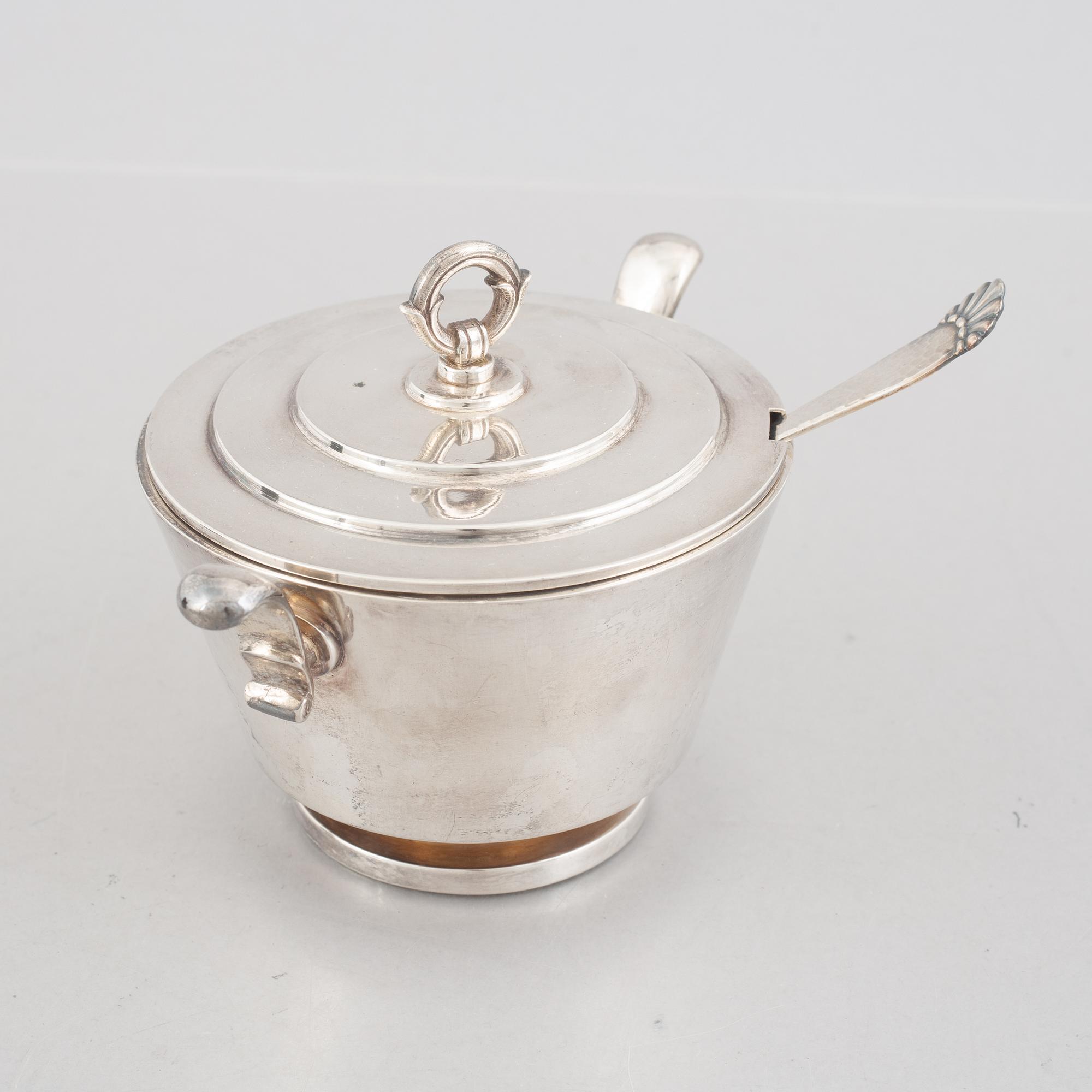 A Swedish Art Déco Silver Sugar Bowl, mark of W.A. Bolin, Stockholm 1933.